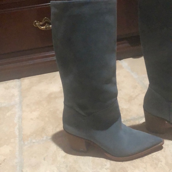 Sam Edelman 7.5 Suede Grey Boots! Worn Once🌹 - Picture 2 of 7